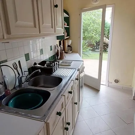 Сasa de vacaciones Garden House 5 Mins From Port