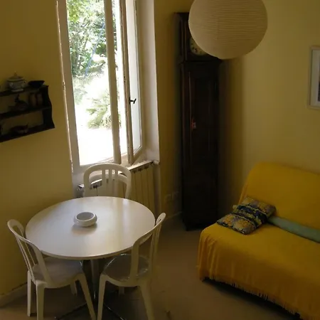 Garden House 5 Mins From Port Сasa de vacaciones