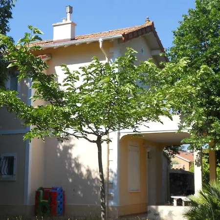 Сasa de vacaciones Garden House 5 Mins From Port